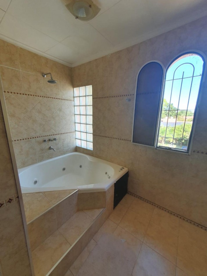 Casa a la venta - zona La Toma