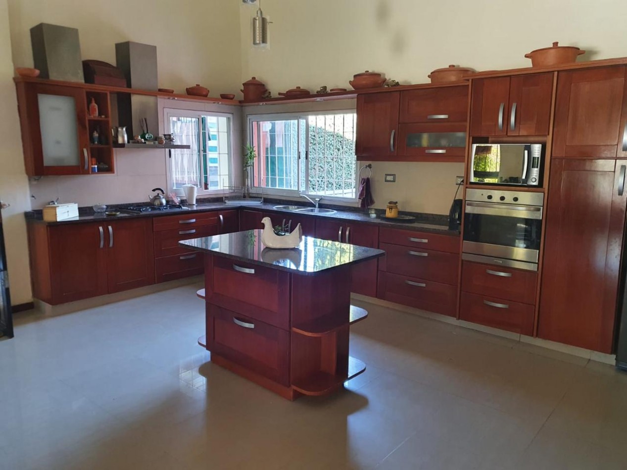 Casa a la venta - zona La Toma