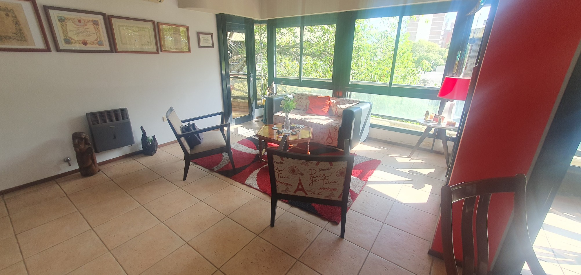 Se vende departamento a una media cuadra de casa de gobierno.