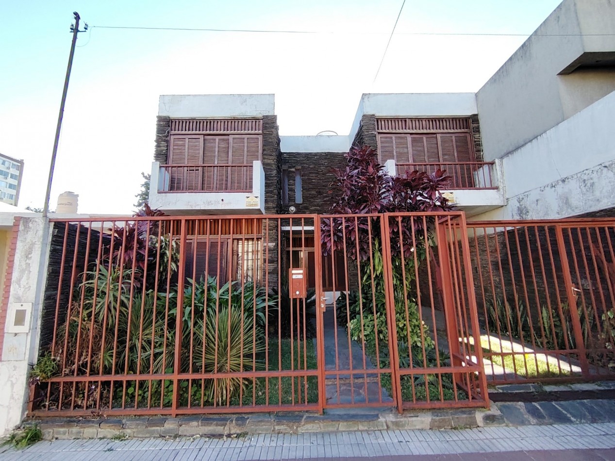 Gran casa en venta dentro de Boulevard!!