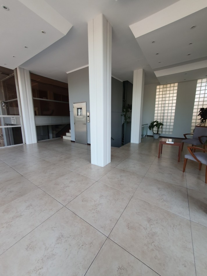 Se vende semi piso con vista al rio!!!
