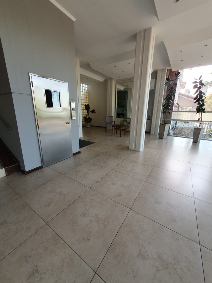 Se vende semi piso con vista al rio!!!