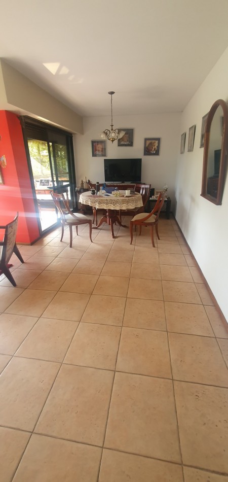 Se vende departamento a una media cuadra de casa de gobierno.