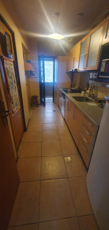 Se vende departamento a una media cuadra de casa de gobierno.