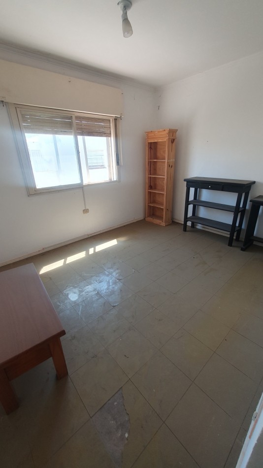 Se vende departamento a refaccionar