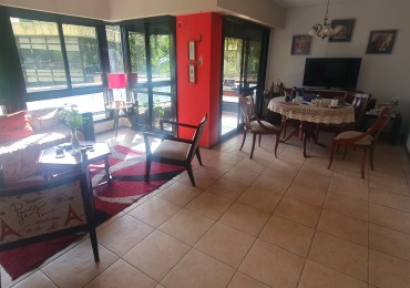 Se vende departamento a una media cuadra de casa de gobierno.